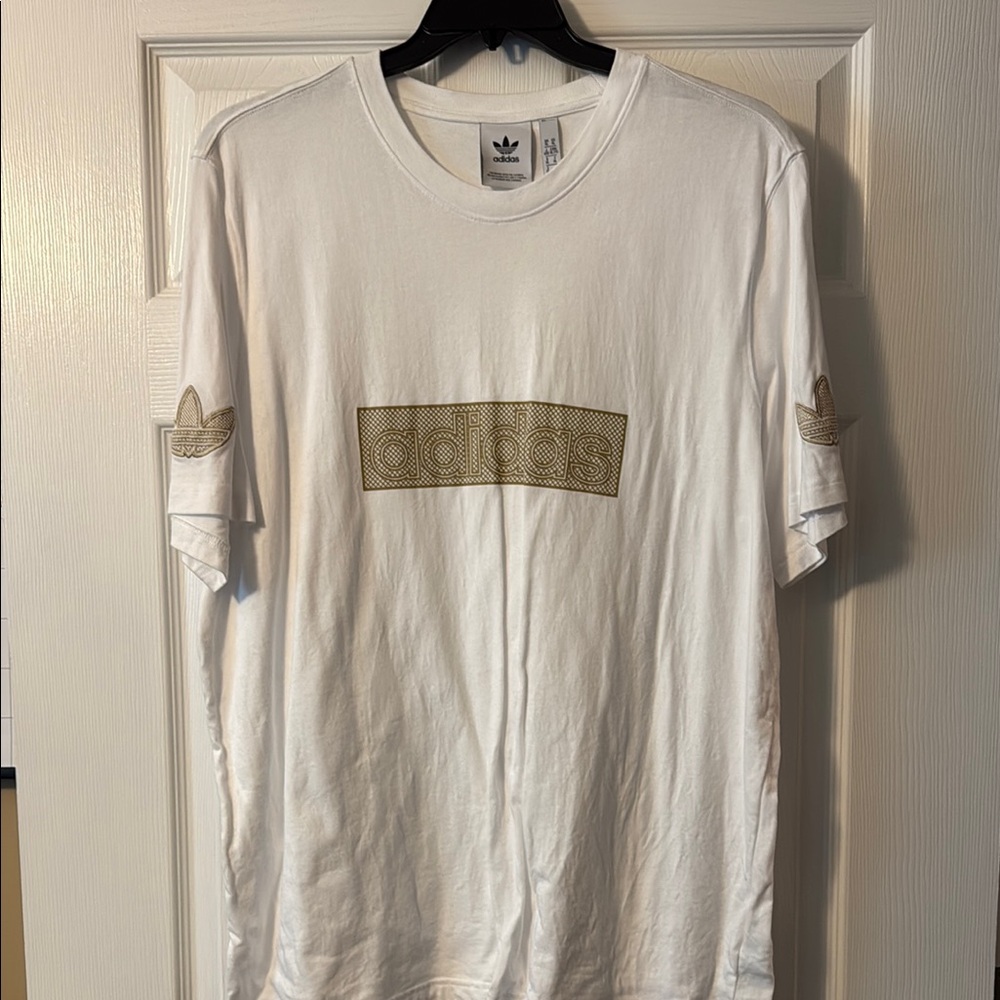 Adidas Men’s XL Graphic White Tee - Gently Worn - Gently worn/Smoke & Pet free